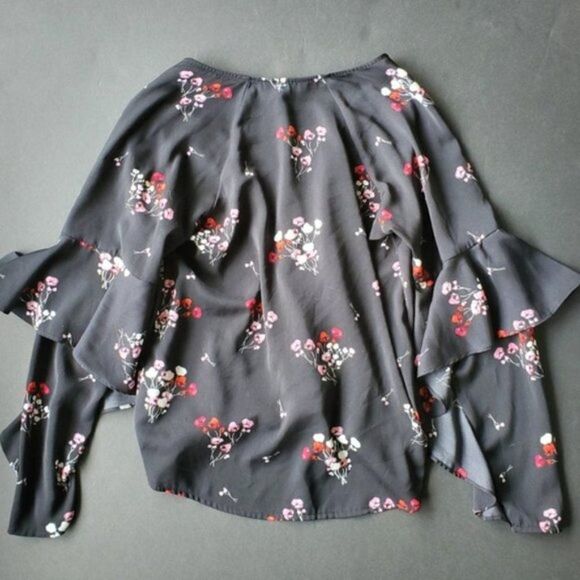 šExpressĀ BlackāandāFloralāBlouse - Picture 6 of 8